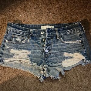 Low rise Abercrombie and fitch shorts size 4/27